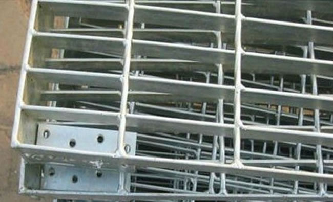 Swage Loacked Grates